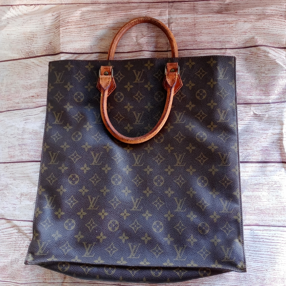 Louis Vuitton Sac Plat